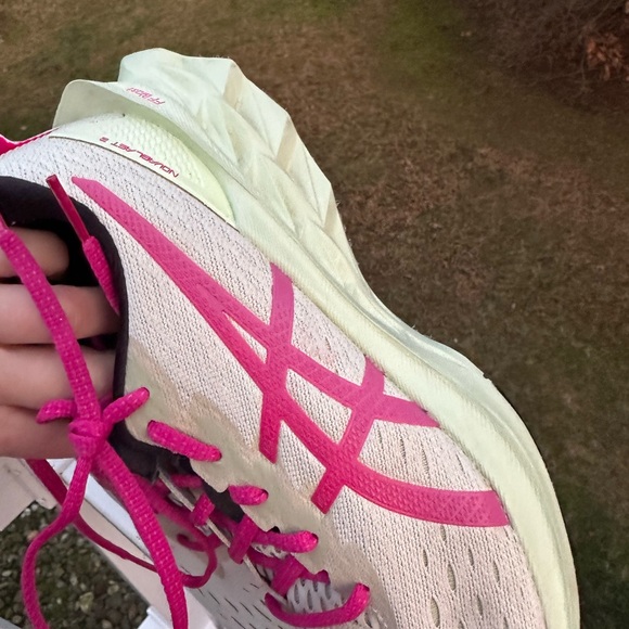 Asics Novablast Running Shoes Womens Size 8.5 White Pink FF Blast EUC - Picture 8 of 8